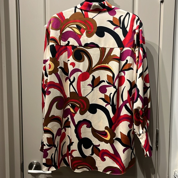 T TAHARI Oversized Blouse, Mixed Print, Long Sleeve, Clear Buttons, Size Medium - Picture 7 of 12